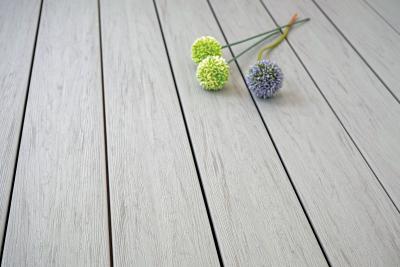 Piazza WPC-Terrassendiele ONE grau einseitig verlegbar mit Nut (70/Pal.)